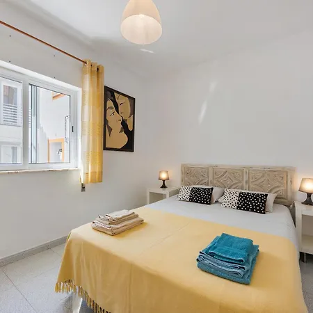 Carrapateira شقة *